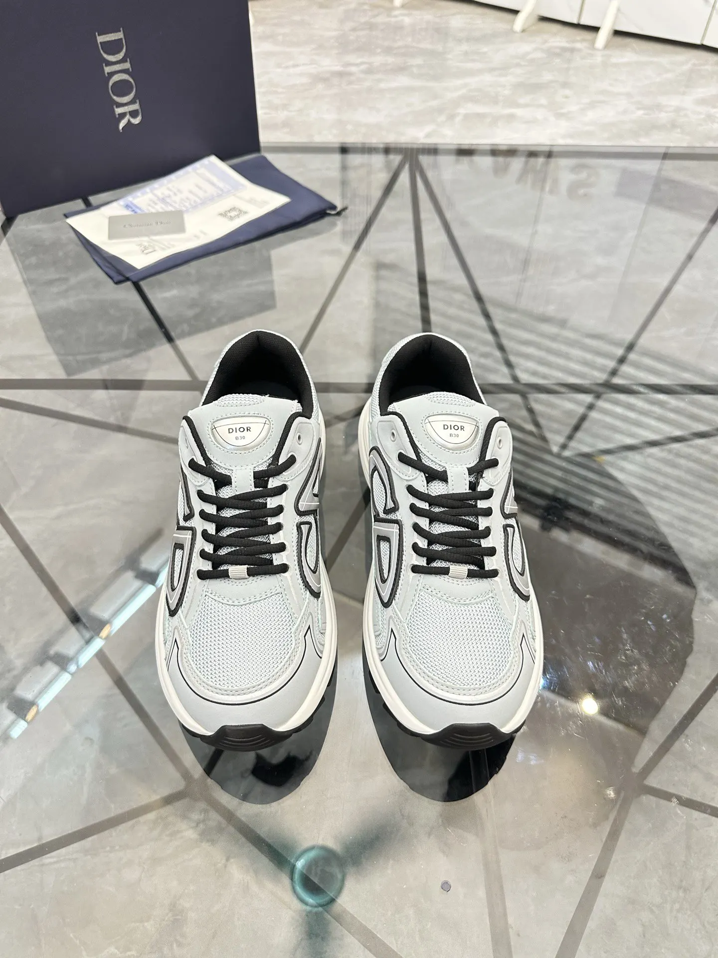 Dior 黑白拼色牛皮運動鞋 鞋面细节款