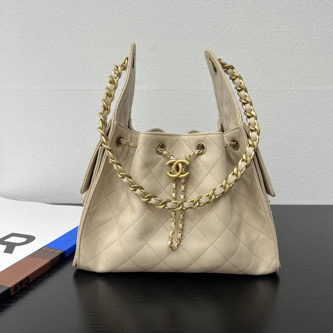 CHANEL 米色牛皮Hobo腋下包 金链款