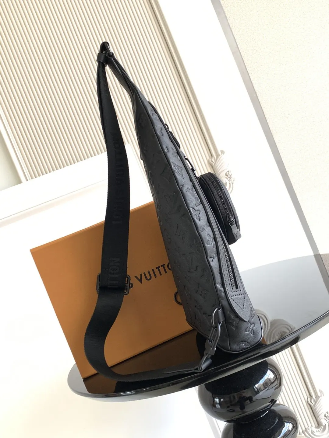 牛皮 拉链侧袋可收納智能手机 可拆卸收納包方便取放物品 可 雙肩包 实用雙肩款