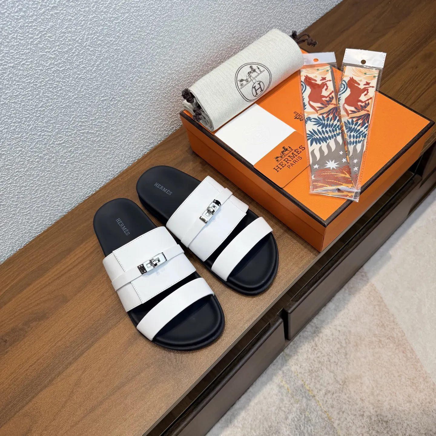 Hermes 经典 小牛皮 拖鞋 舒適百搭款