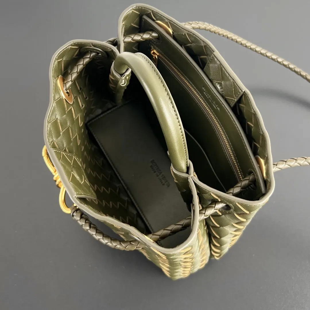 Bottega Veneta 金色 羊皮 斜背包 輕便斜挎款