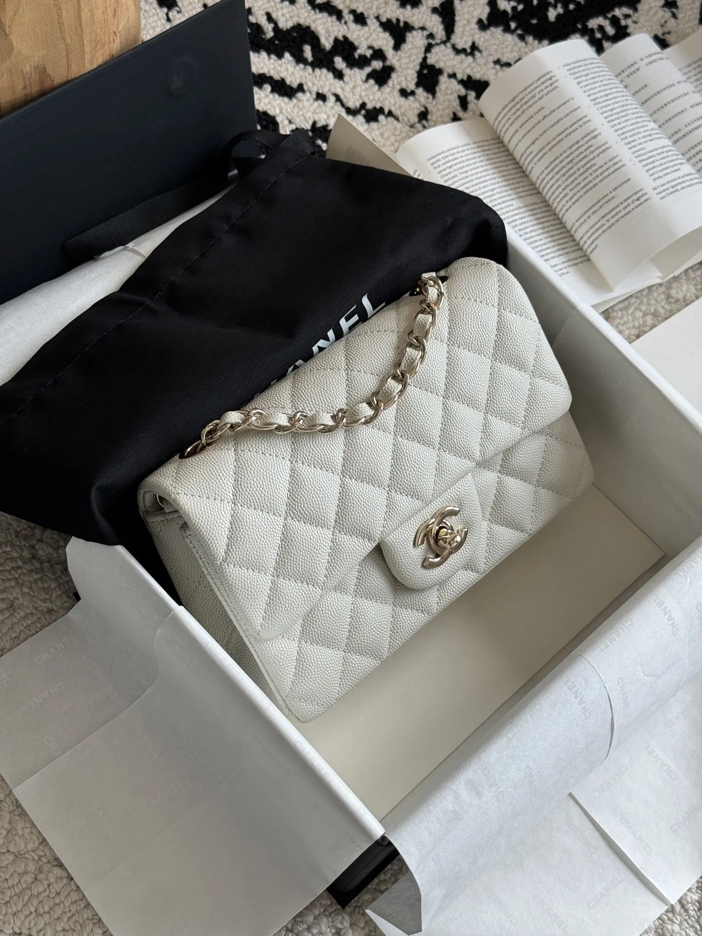 Crossbody Bag Lightweight Classic Leather