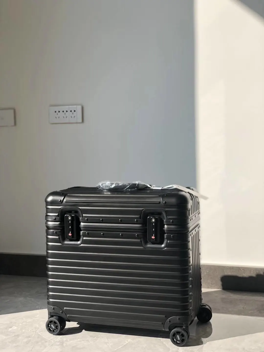 铝镁合金 机长箱 pilot 飞行员摄影箱机长箱行 行李箱 旅行拉杆款 轻便出行款