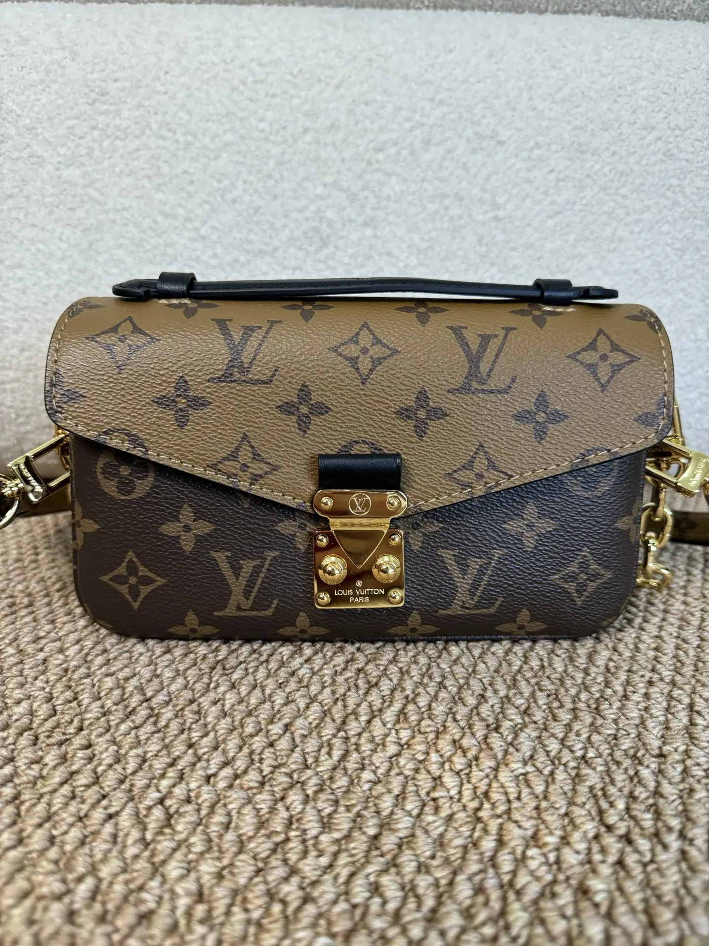 LV 老花復古翻蓋包 肩背款