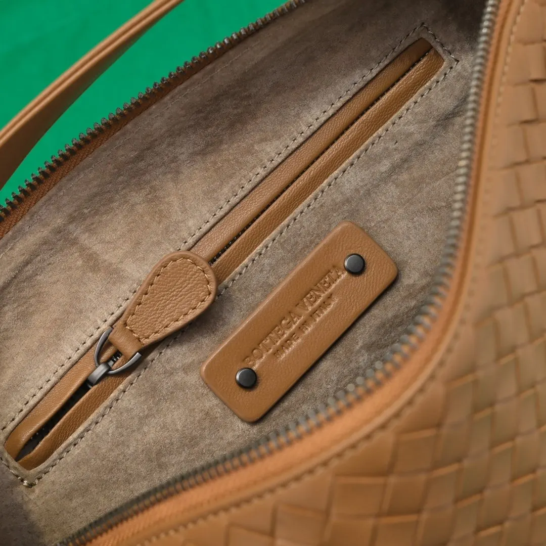 Bottega Veneta 羊皮 斜挎包 轻便斜挎款