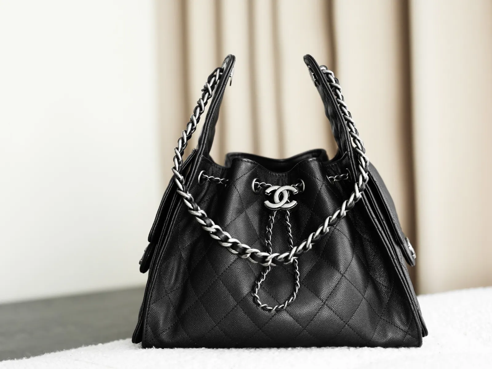 CHANEL 小牛皮 球纹銀扣 包身采用颗粒压花小牛皮 不仅質感高級 手提包 通勤手提款