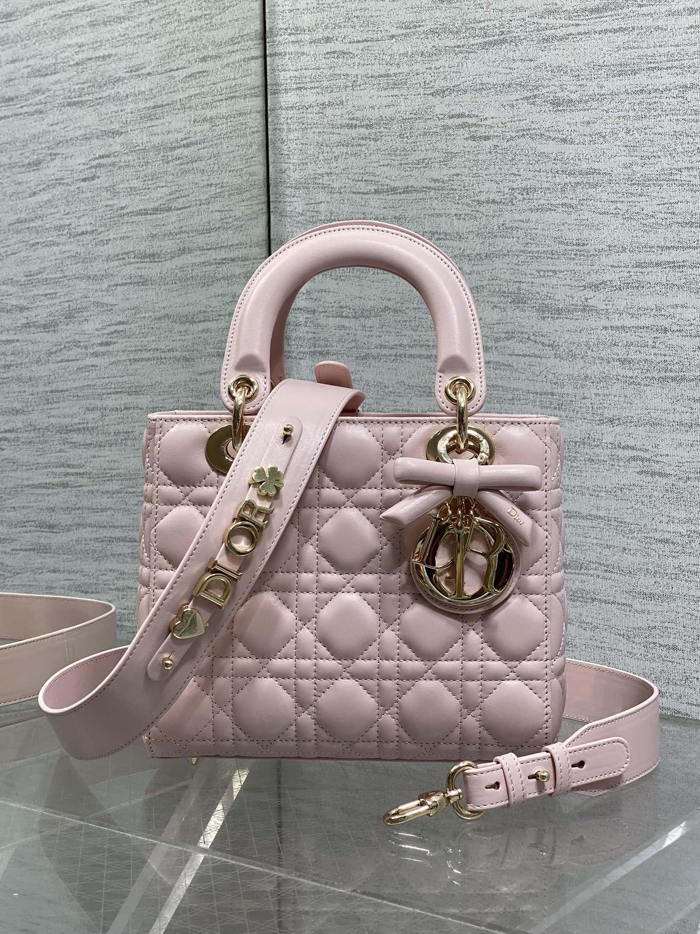 Dior Lady Dior 柔粉色手袋 手提斜挎款