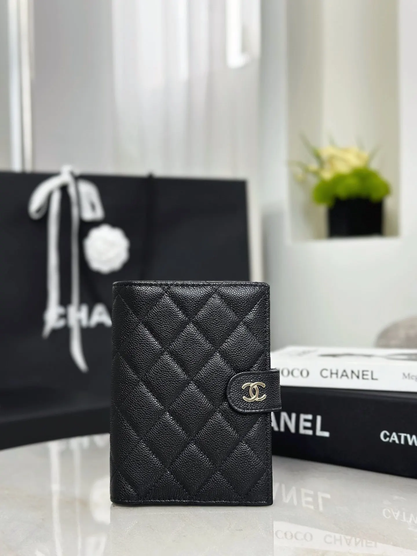 CHANEL 黑色荔枝紋牛皮翻蓋鏈條包 單肩款