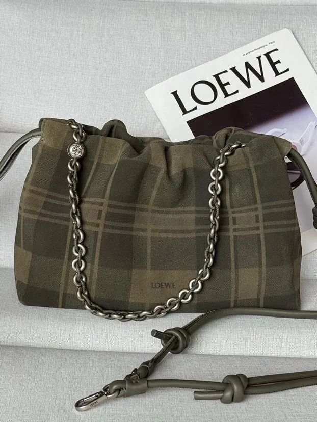 Loewe 麂皮 套金屬鏈條 條長肩帶 Flamenco Purs 链条包 精致链条款