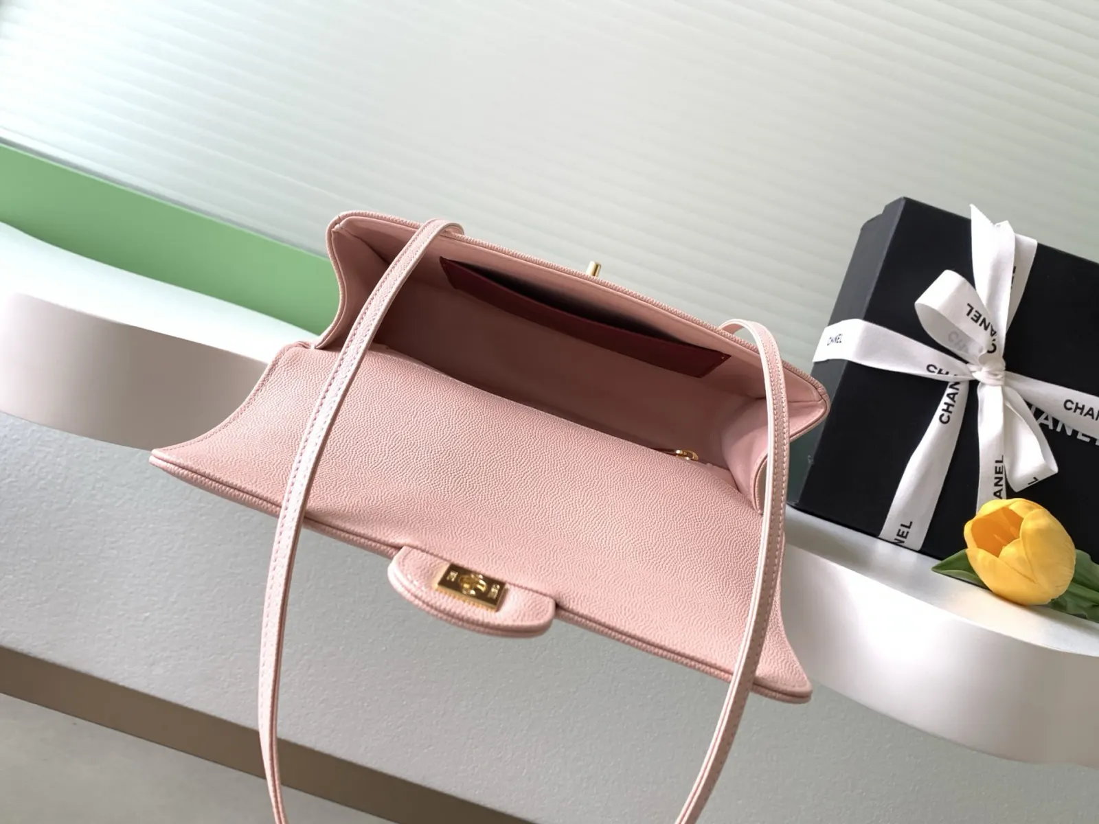 Crossbody Bag Lightweight Leather Image 8 Crossbody Bag Lightweight Leather Image 8