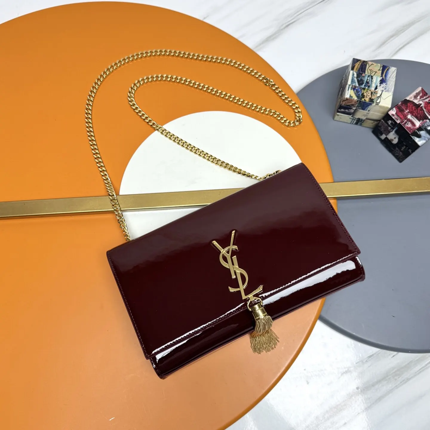 YSL 漆皮 期待已久漆皮永远是時尚的代表…简单而又浮夸 斜背包 輕便斜挎款