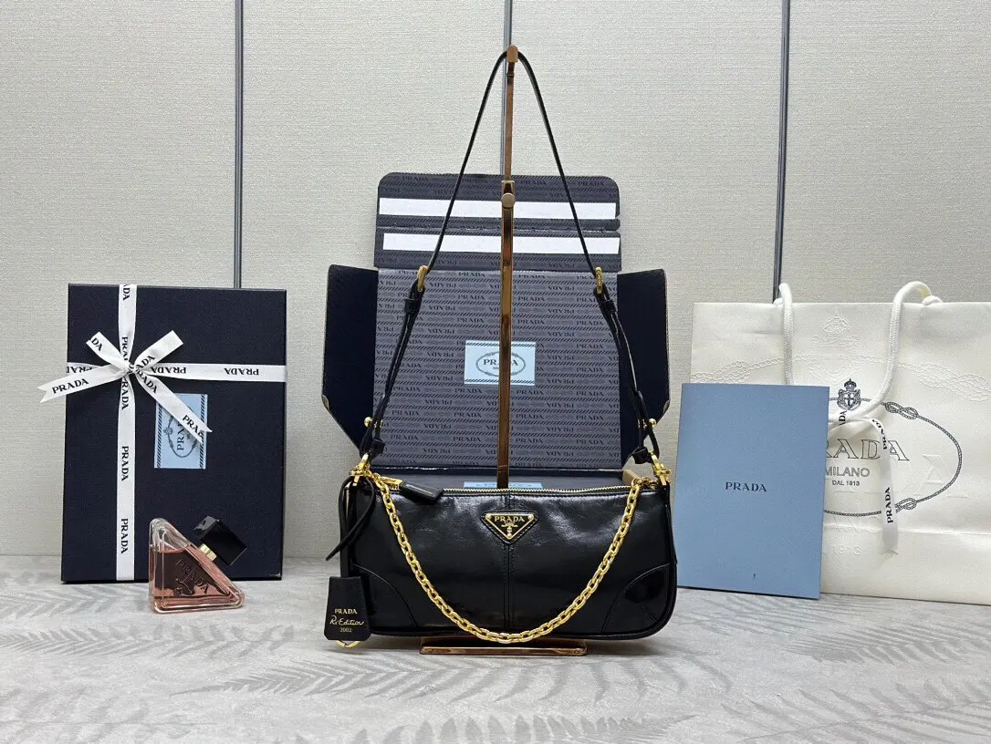 PRADA 皮革 三角标 鏈條 包包挂饰 包袋点缀款