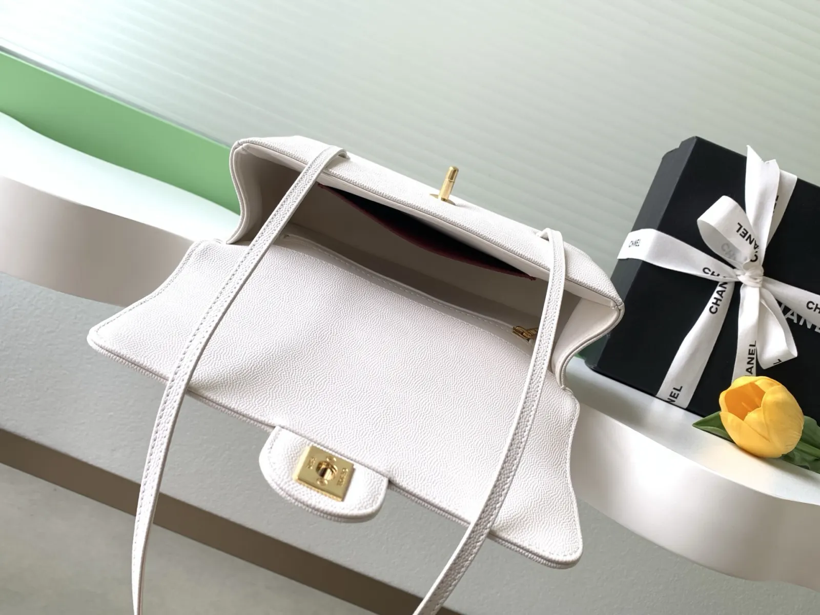 Crossbody Bag Lightweight Leather Image 9 Crossbody Bag Lightweight Leather Image 9