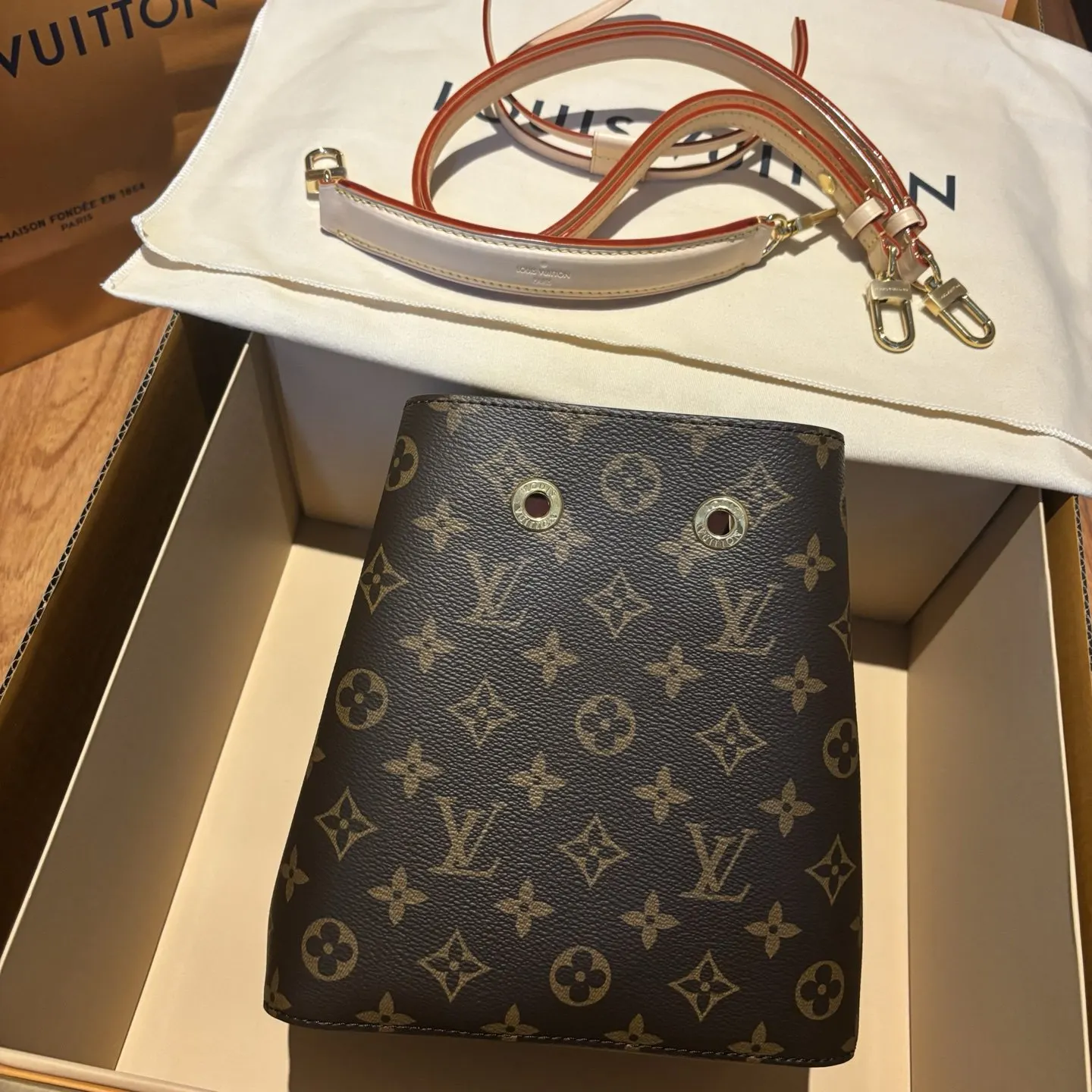中号水桶bbNÉONOÉ 水桶包 休閒水桶款