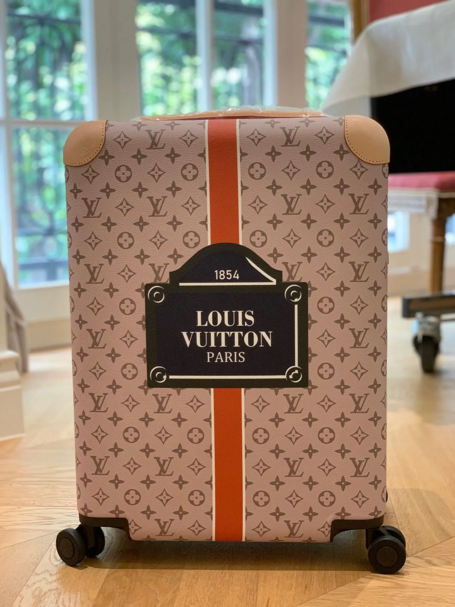 LV 赠送 保护套一个 防尘袋一个 共 只 行李箱 旅行拉杆款 輕便出行款