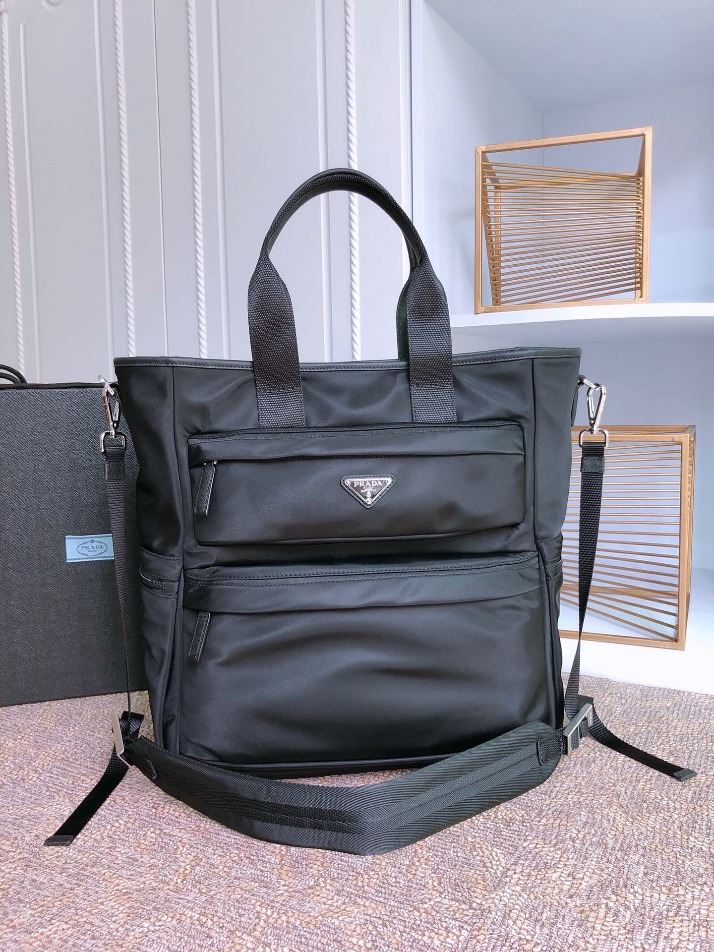 PRADA 1BG040 Re-Nylon尼龍 Saffiano十字纹牛皮 三角标 手提包 日常通勤款