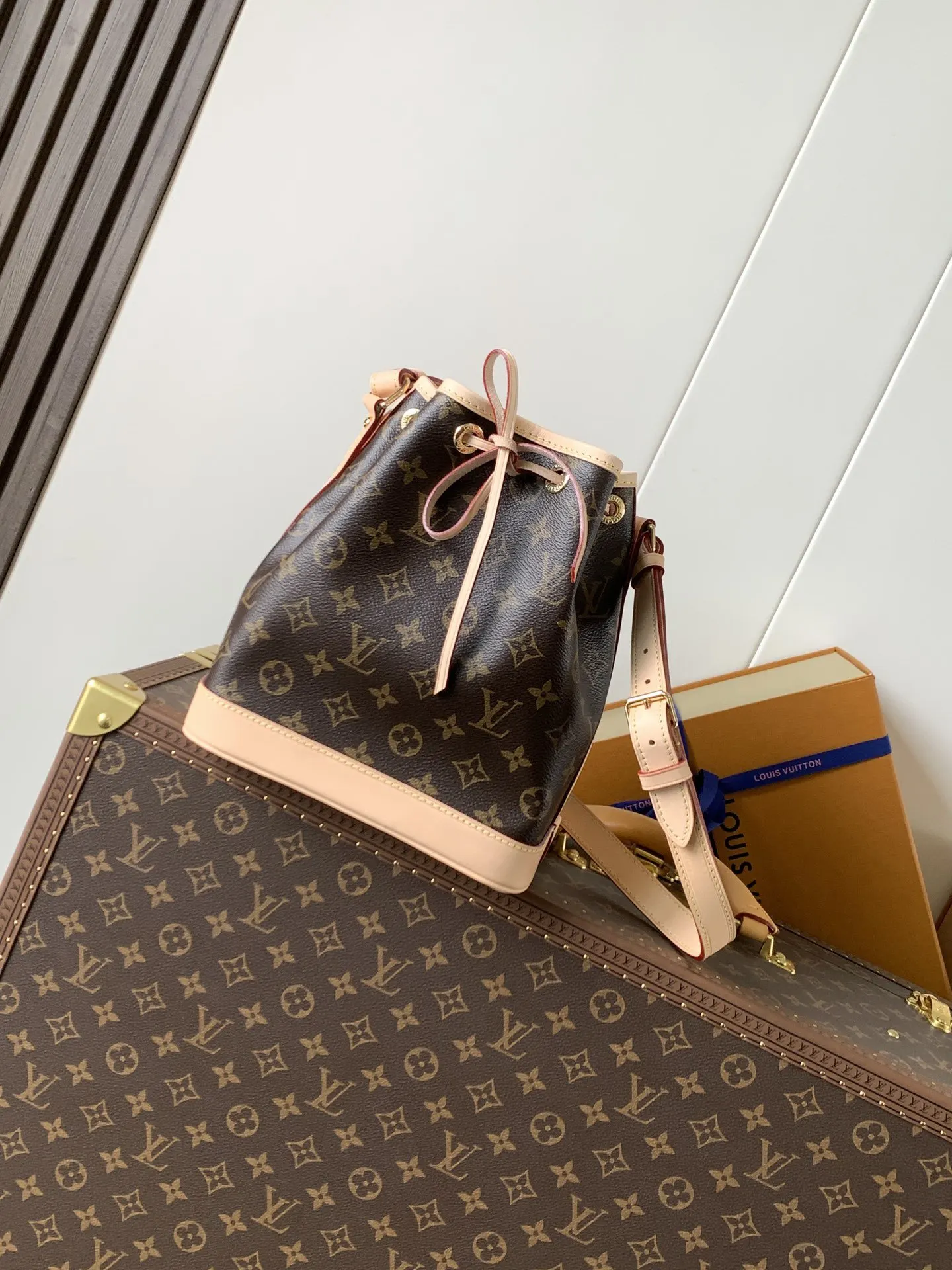 LV 老花 牛皮 老花 白格 钢扣钢 收纳包 旅行收纳款