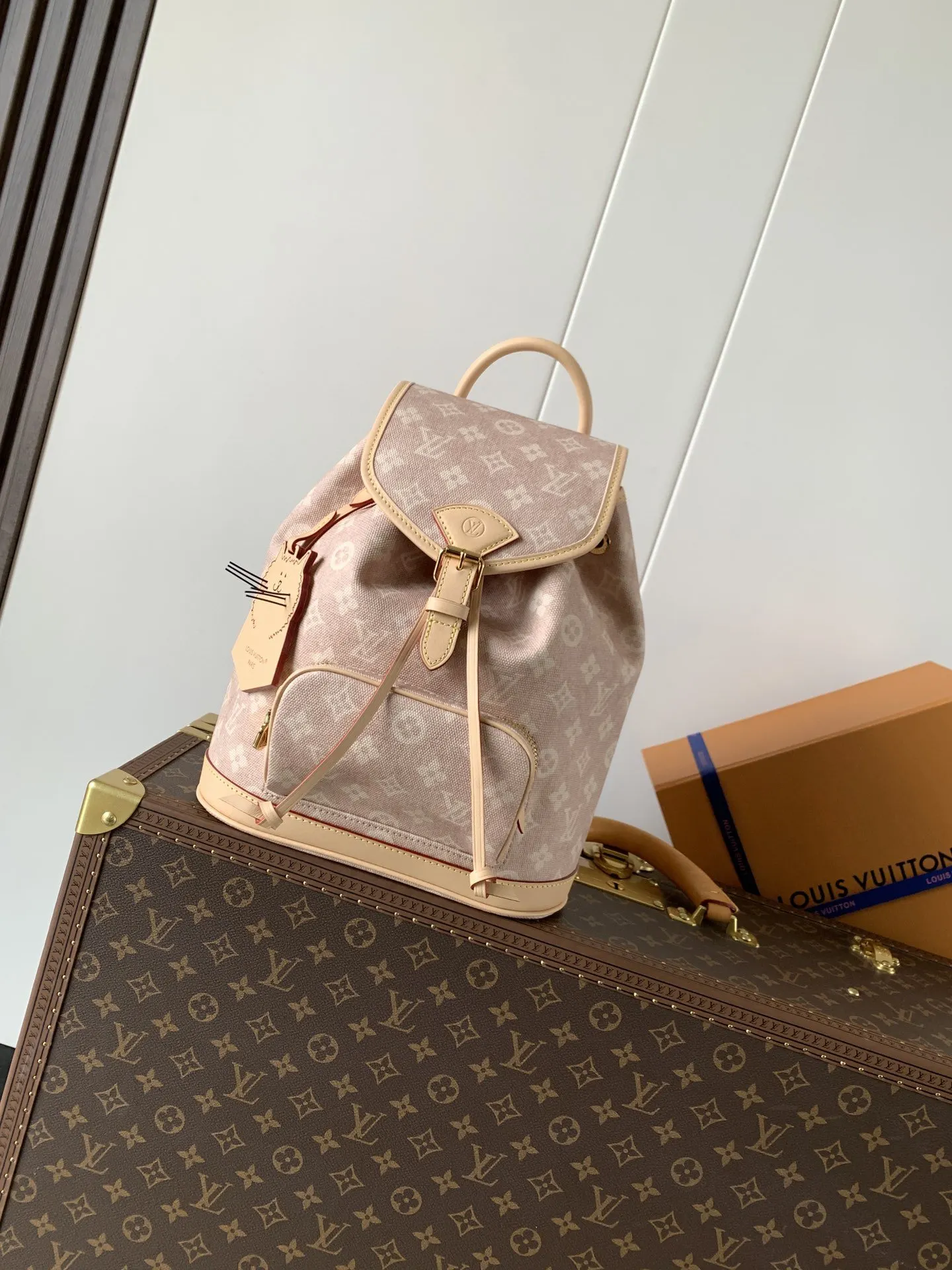 LV 牛皮 帆布包身搭 可拆卸猫咪造型钥匙包 充裕空间可收納日常 收納包 旅行收納款