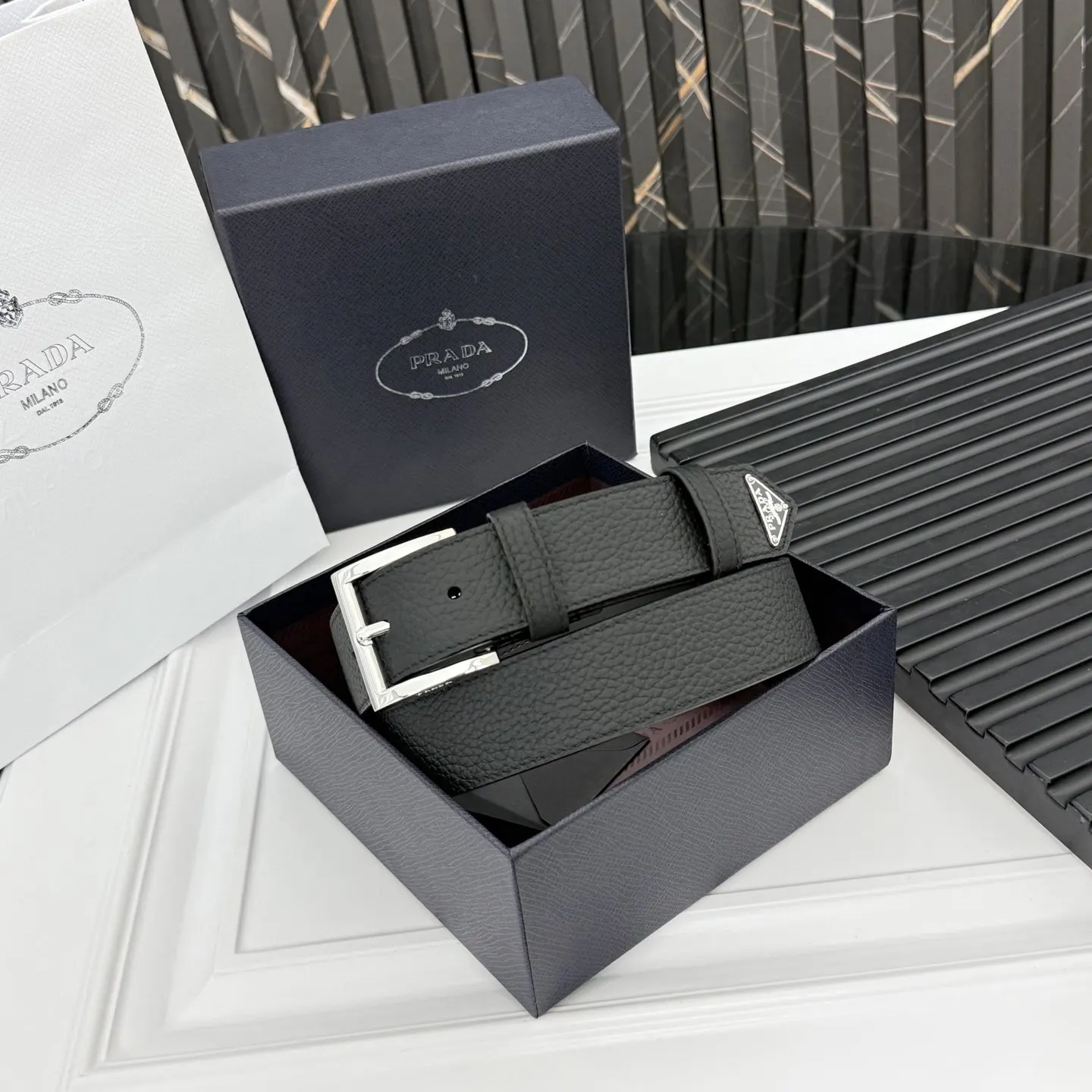 PRADA Saffiano十字纹牛皮 三角标 腰帶 通勤搭配款
