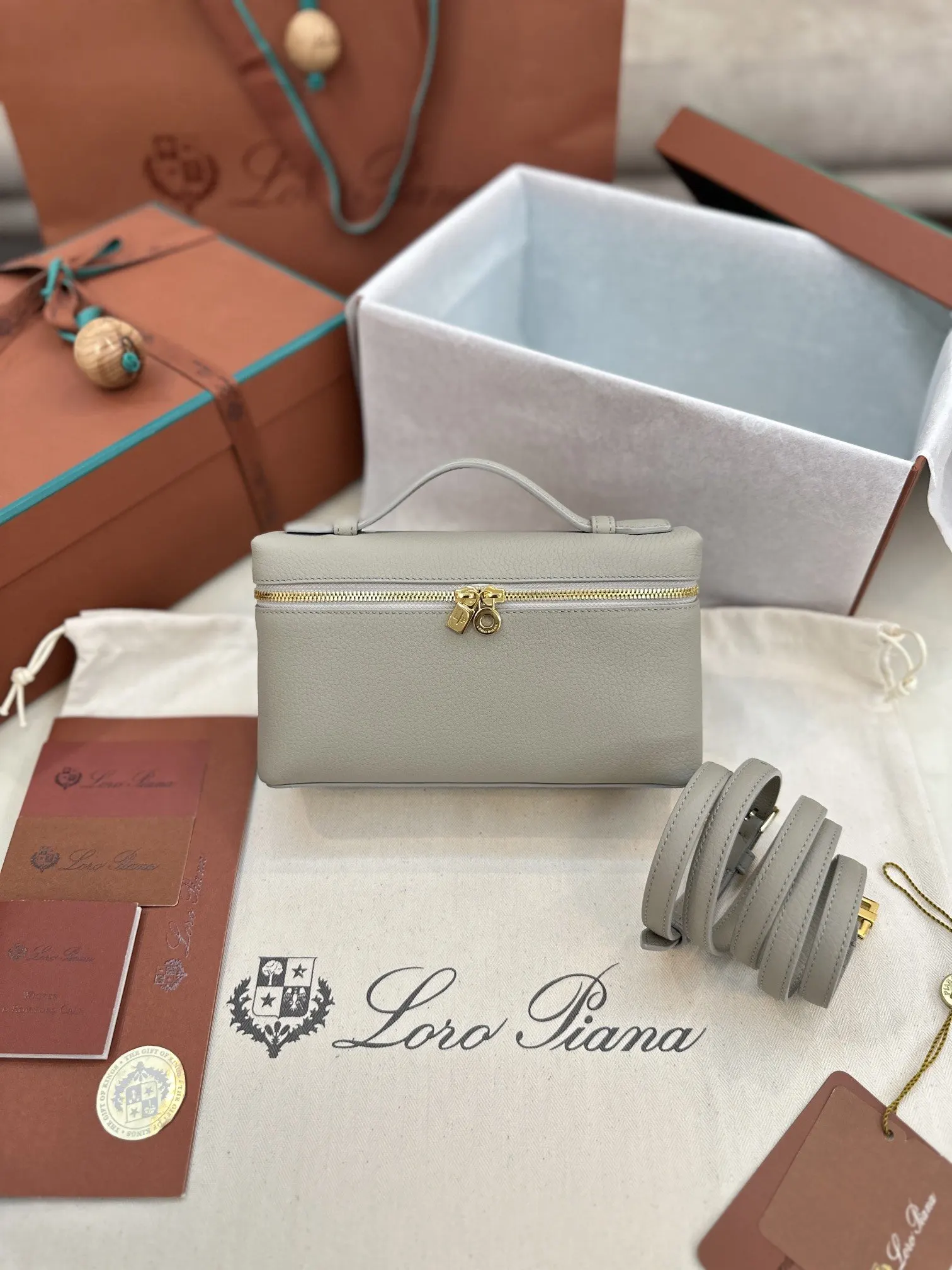 小牛皮 Loro Piana Extra Poket 手拿包 精致手拿款