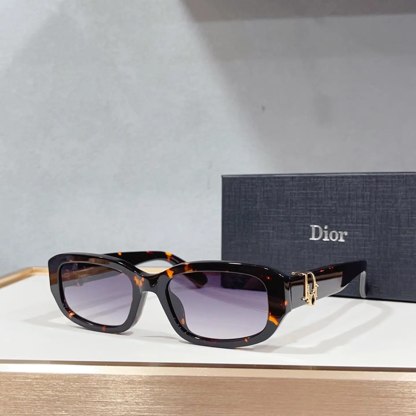 Dior 黑色漸變方框太陽鏡 復古墨鏡款