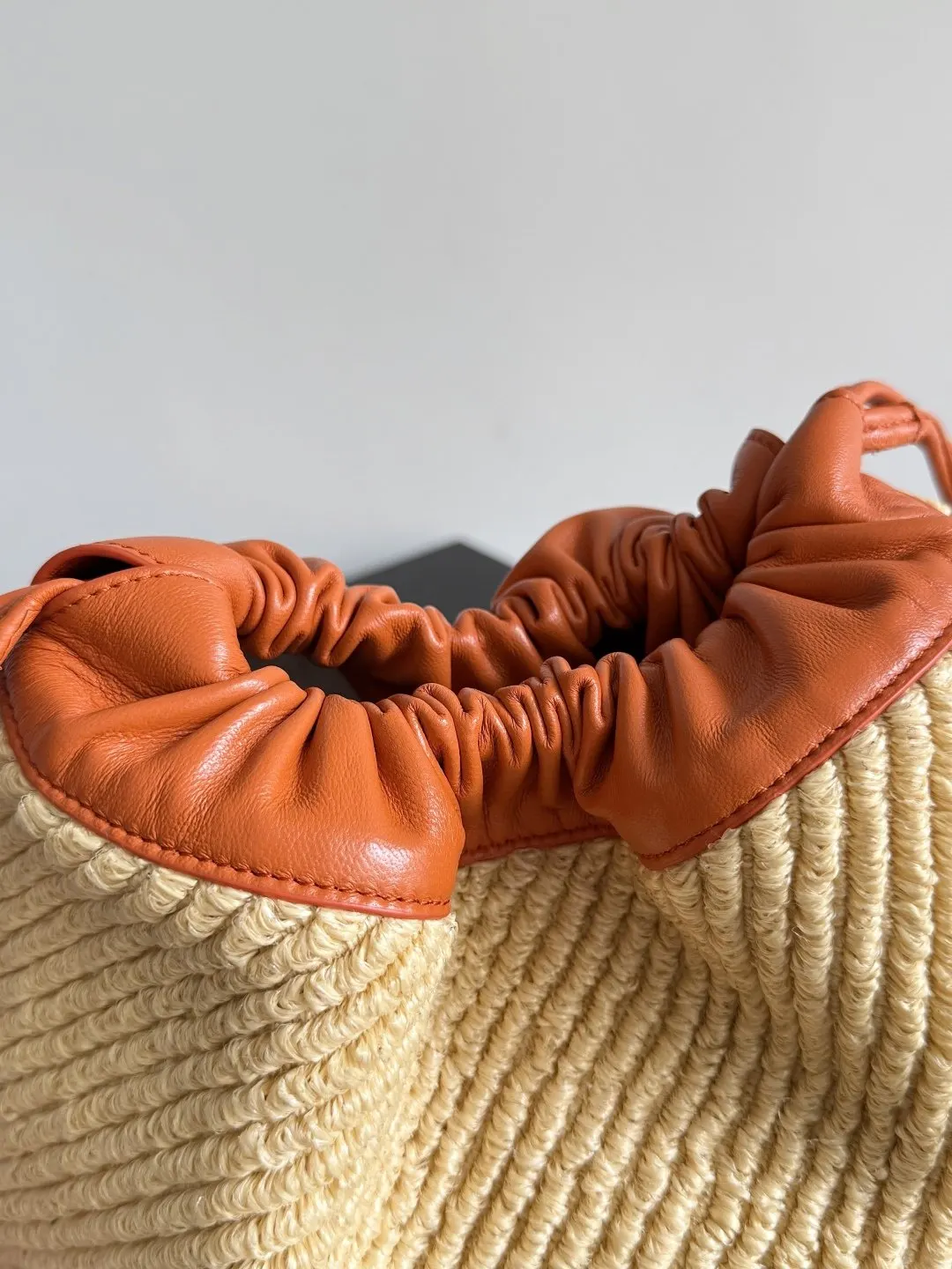 Bottega Veneta 橙色 腋下包 復古腋下背款
