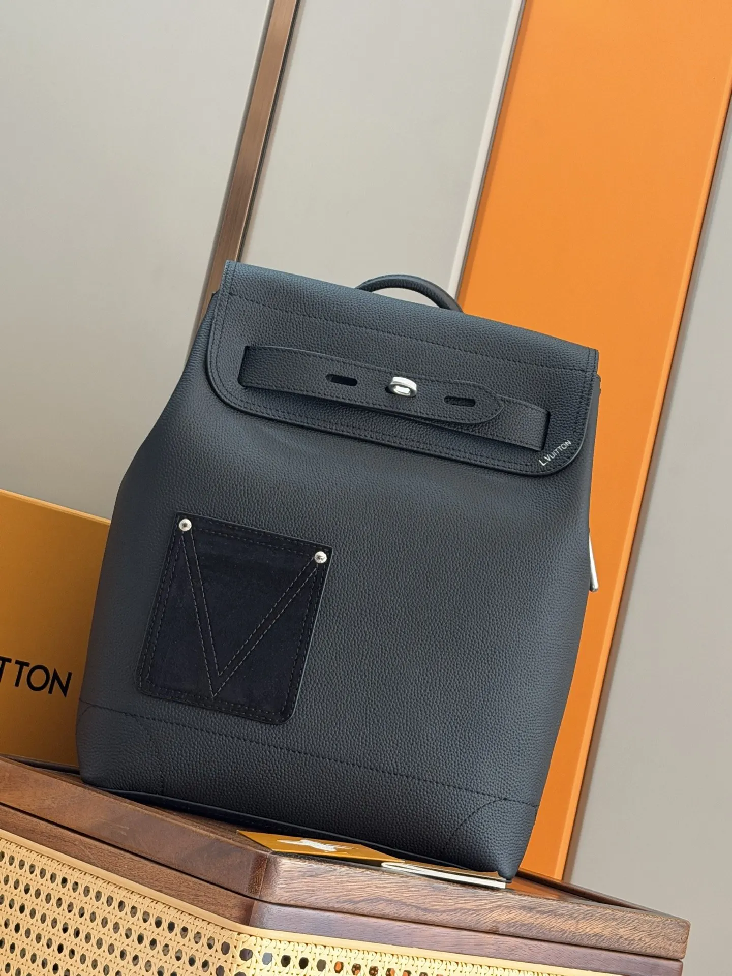 LV 牛皮 双肩包 实用双肩款