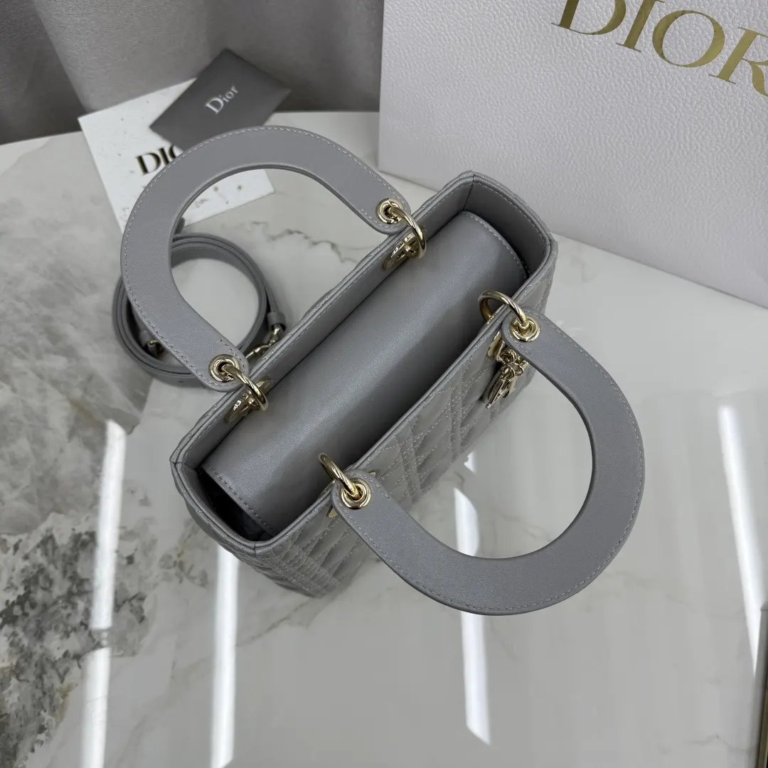 Dior Lady Dior 白色羊皮卡夹 标签细节款 复古款