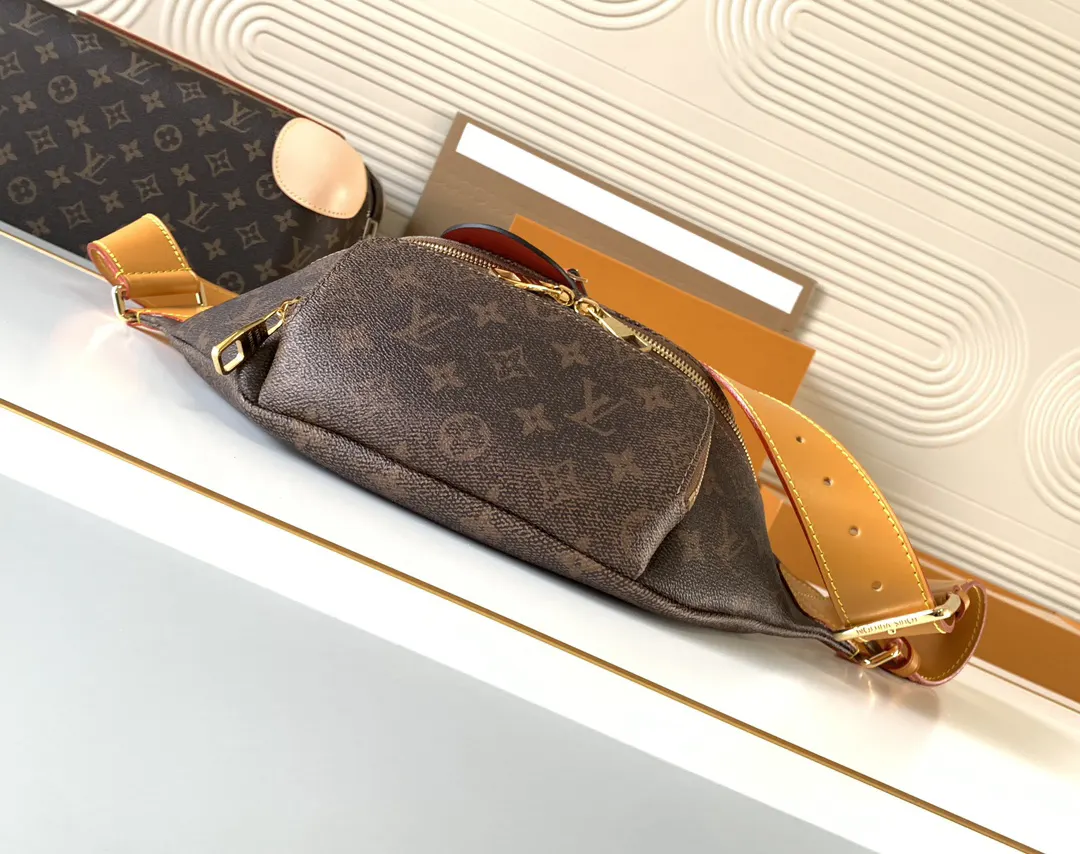 Louis Vuitton Belt Bag Casual Leather