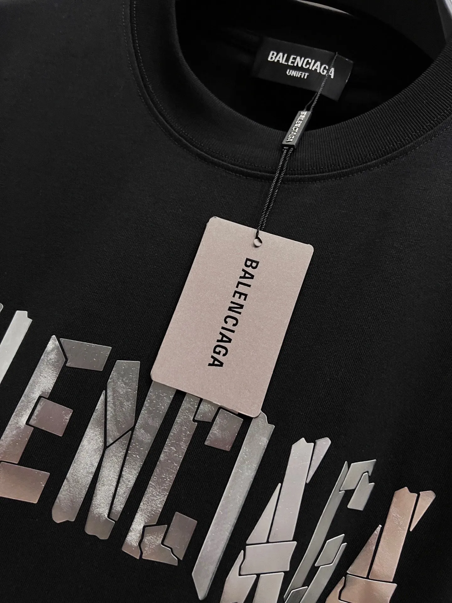 Balenciaga 黑色 Logo 短袖T恤 宽松休閒(數字4) Balenciaga 黑色 Logo 短袖T恤 宽松休閒(數字4)