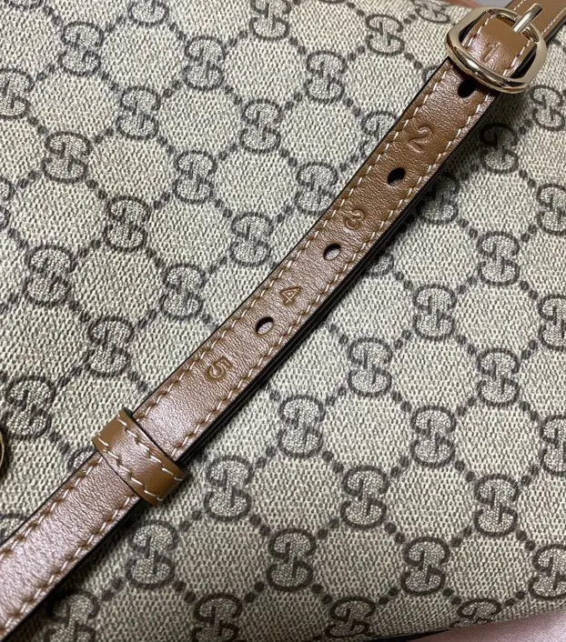 Gucci GG Emblem 水桶包 休閒水桶款(數字9) Gucci GG Emblem 水桶包 休閒水桶款(數字9)