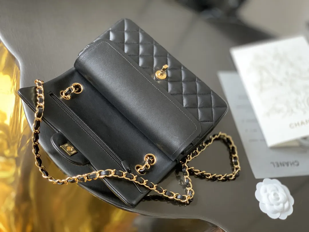 Chanel 羊皮翻蓋鏈條包 單肩斜挎(數字6) Chanel 羊皮翻蓋鏈條包 單肩斜挎(數字6)