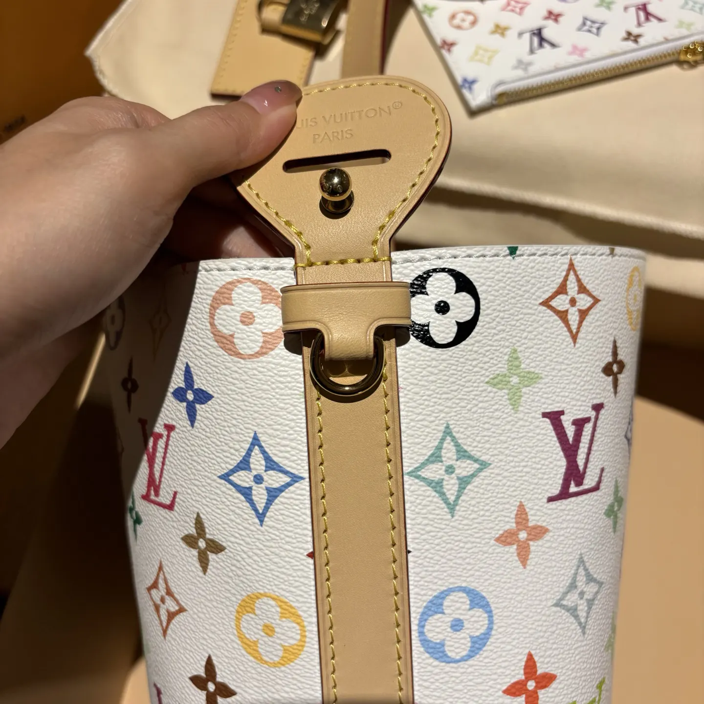 牛皮 白三彩菜篮子 跳码 水桶包 休閒水桶款