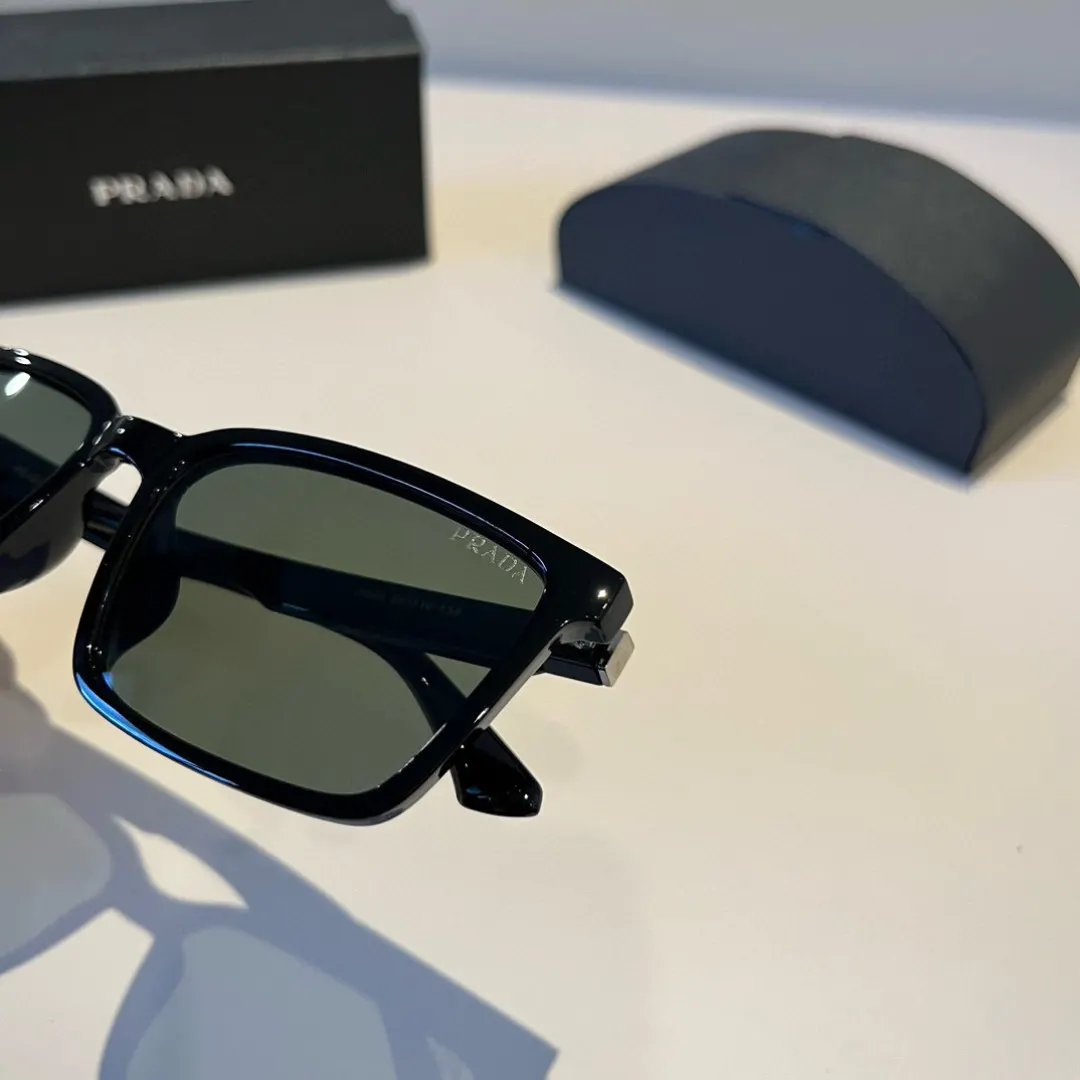 PRADA 太阳眼镜 时尚遮阳款