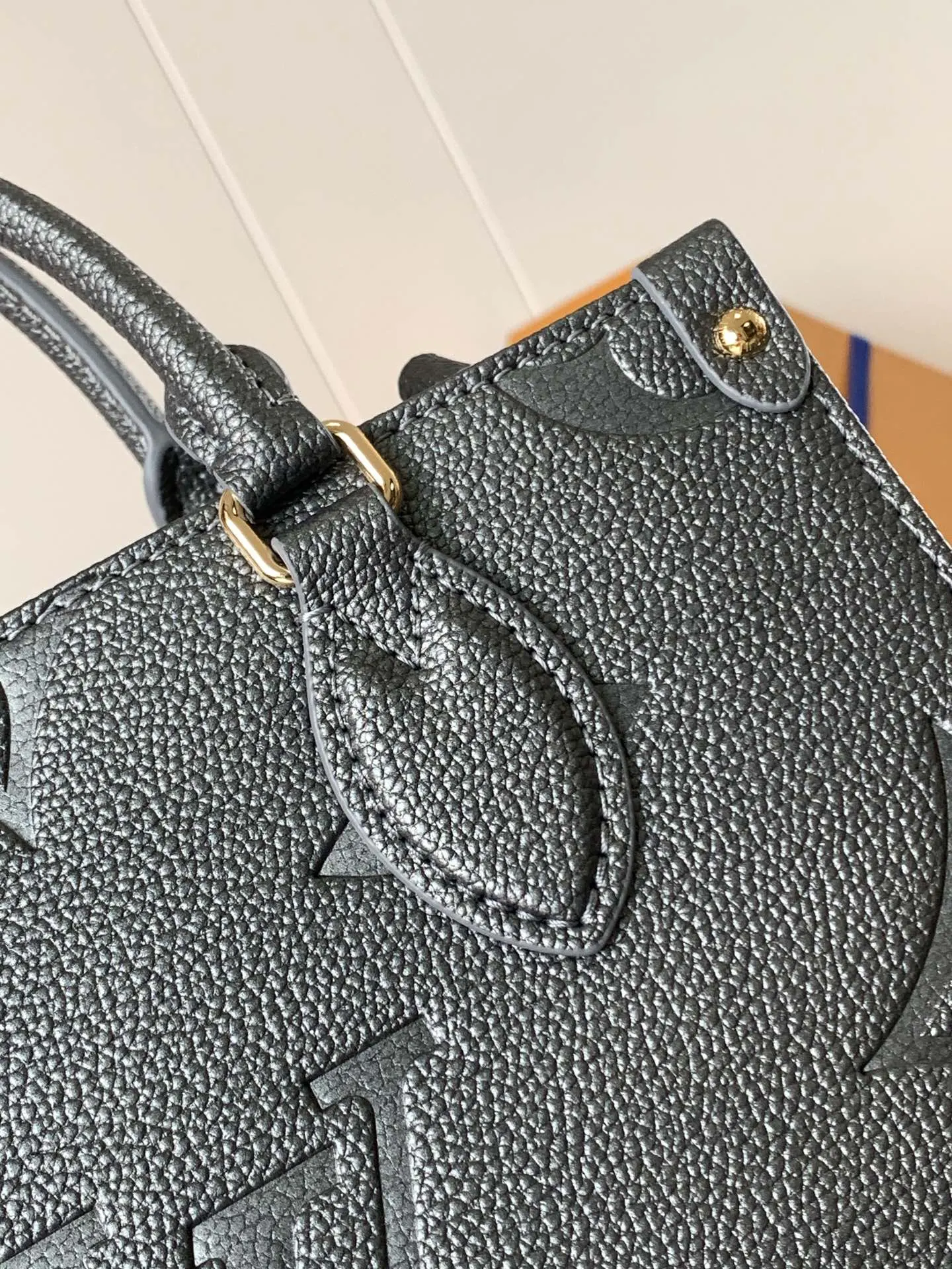 LV 灰色 牛皮 枪灰色 头层牛皮 收纳包 旅行收纳款