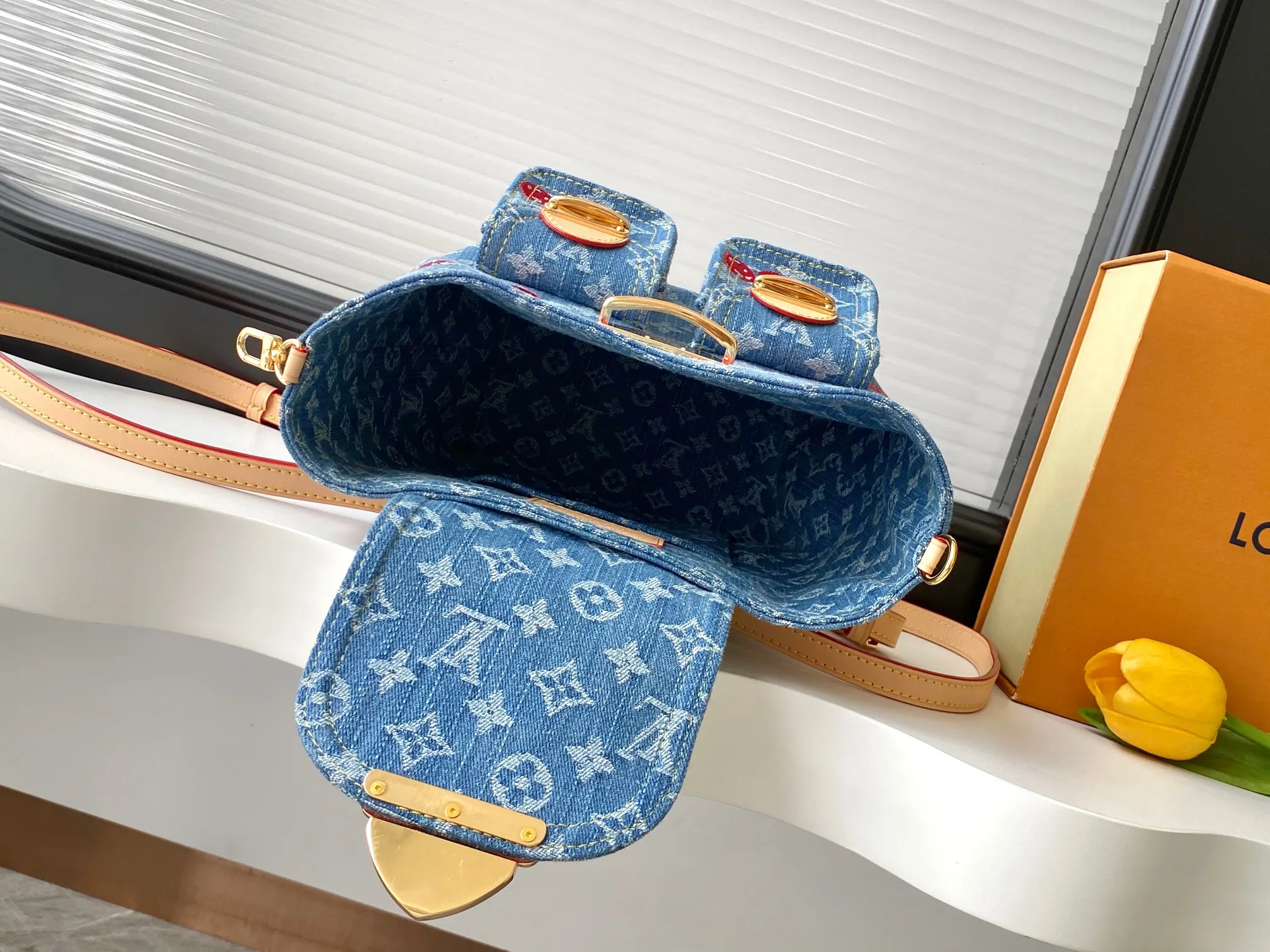 LV 丹宁 牛皮 收納包 旅行收納款(數字9) LV 丹宁 牛皮 收納包 旅行收納款(數字9)