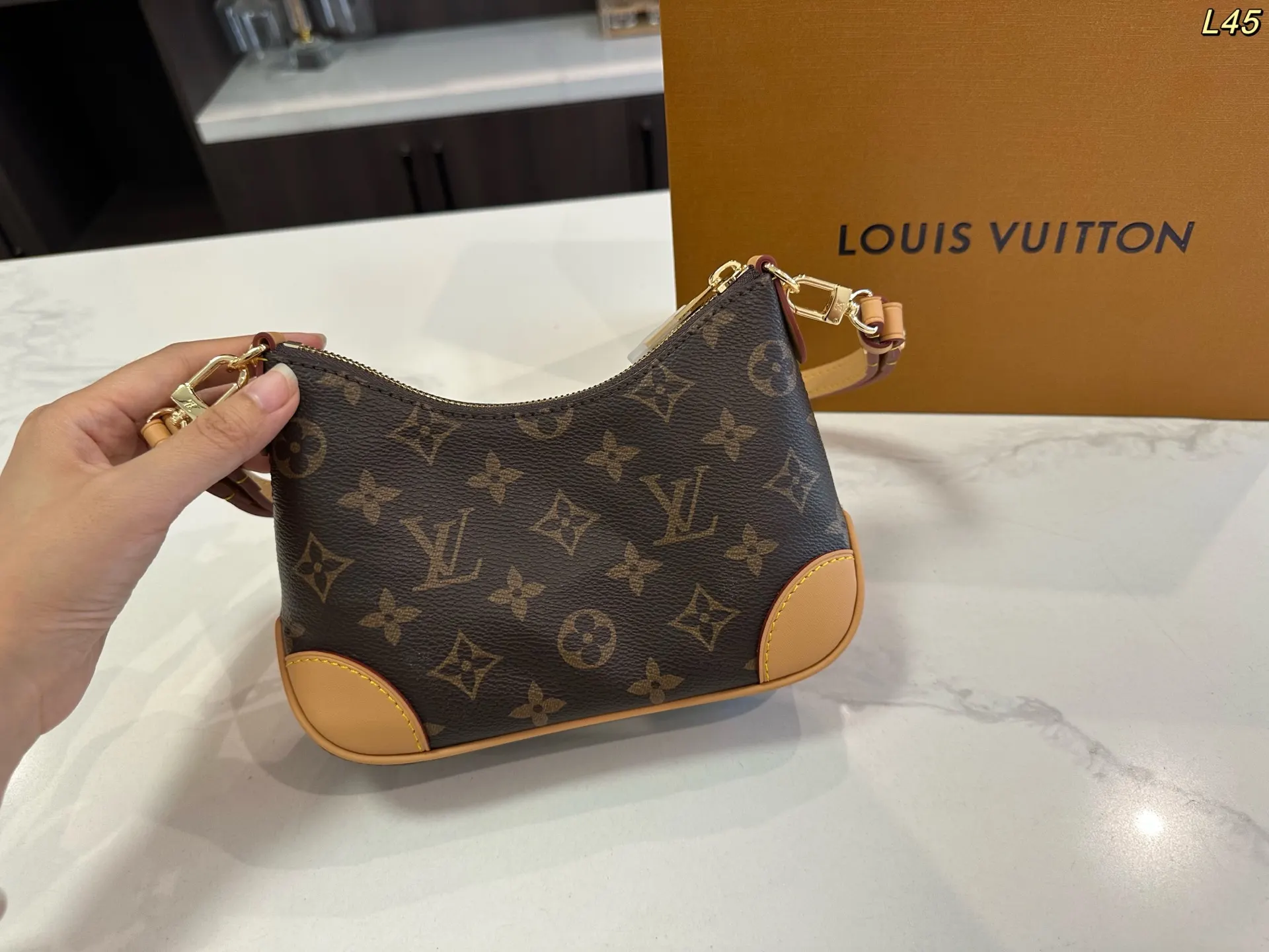 LV 老花 钢五金 迷 斜背包 輕便斜挎款