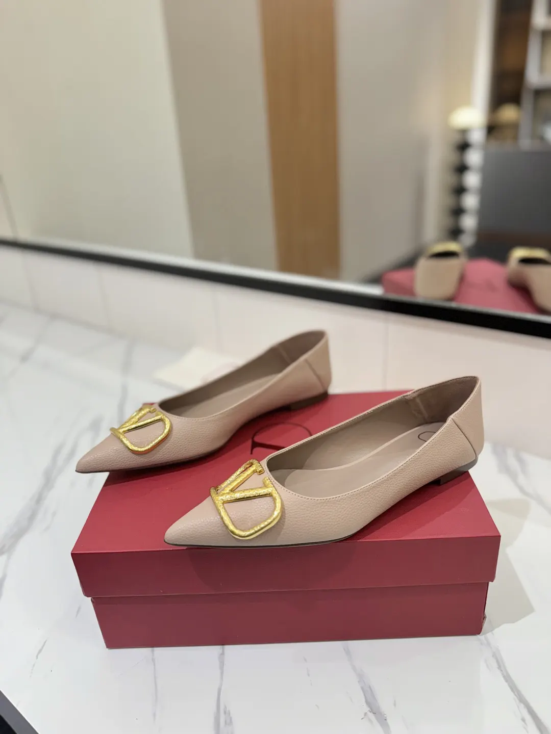 Valentino 金色 平底鞋 通勤约会款