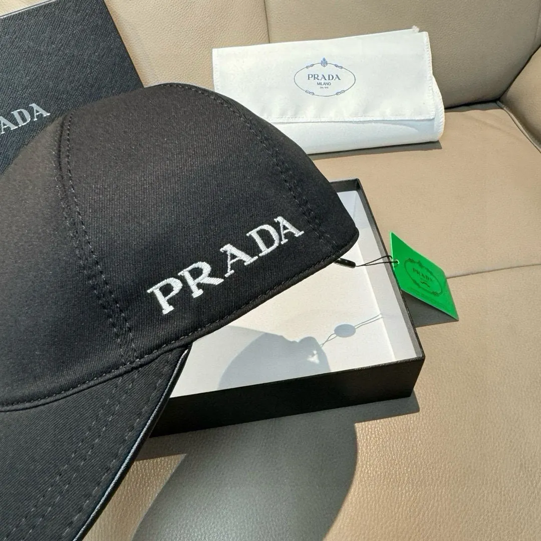 PRADA 牛皮 棉质 刺绣 帽子 精致搭配款