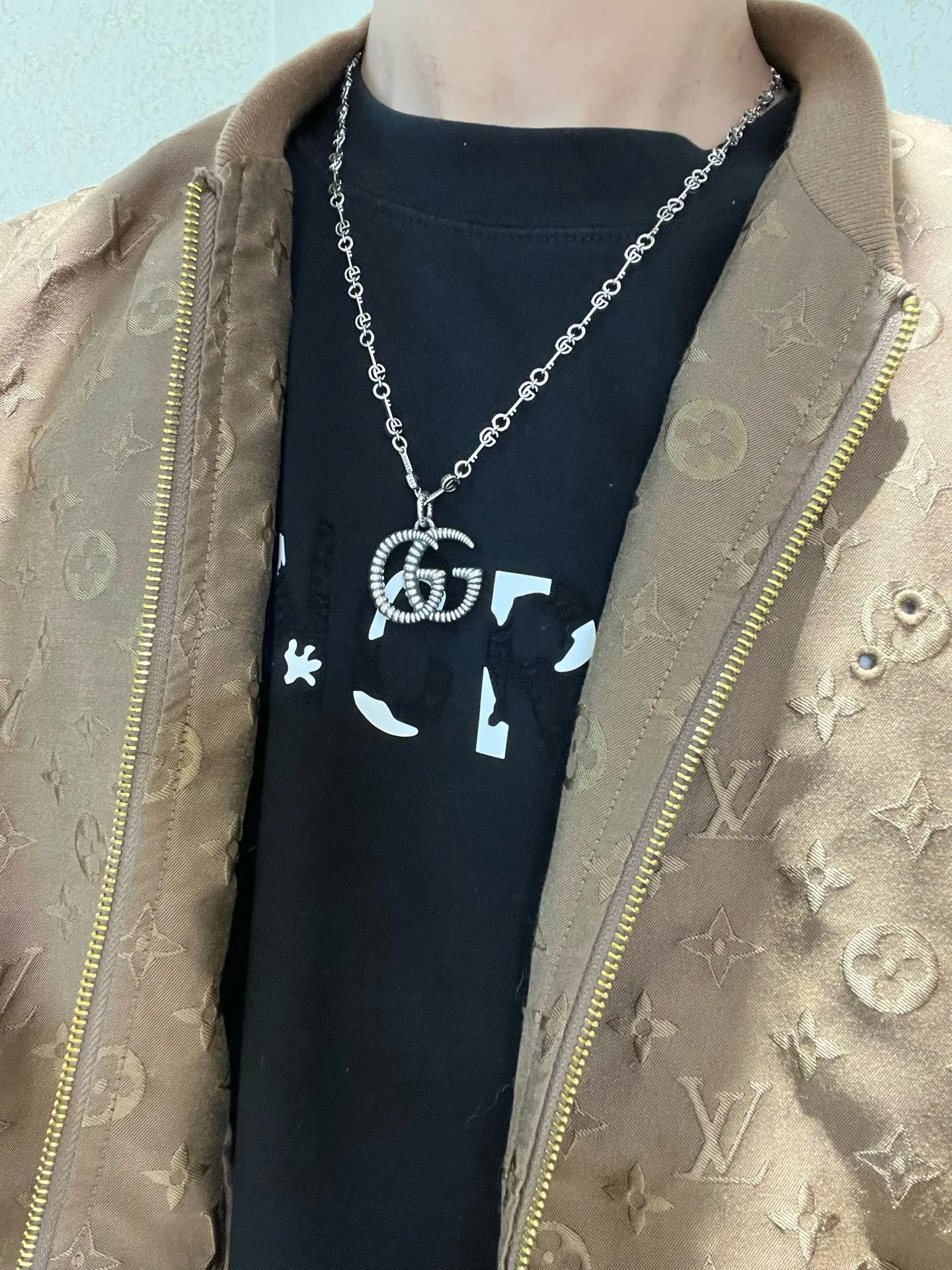 Gucci Chain Bag Shoulder and Crossbody Wear Image 6 Gucci Chain Bag Shoulder and Crossbody Wear Image 6