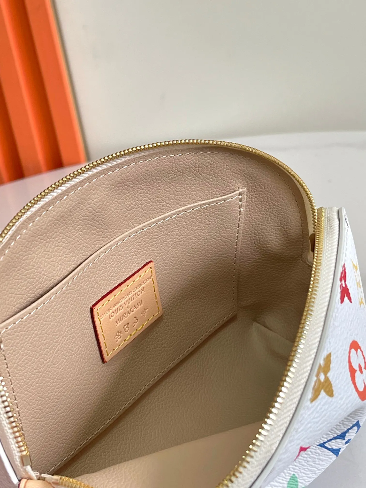 LV 帆布 贴袋方便收納小件物品 化妝包 便携收納款(數字9) LV 帆布 贴袋方便收納小件物品 化妝包 便携收納款(數字9)