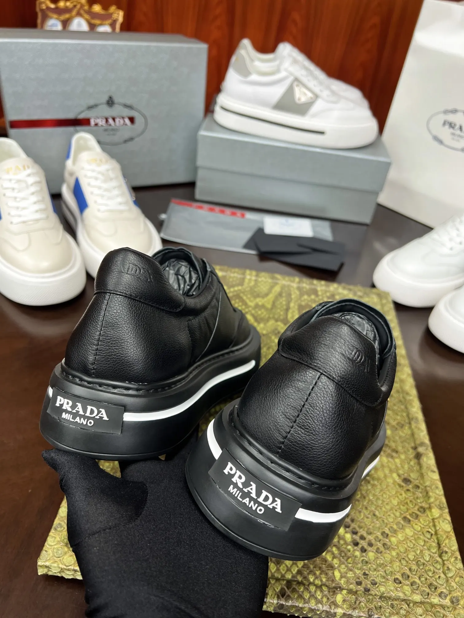 Prada 牛皮 休闲鞋 舒適