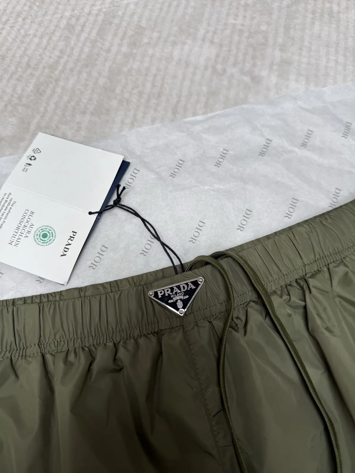 Prada Re-Nylon 尼龙 三角标 短裤 休闲宽松