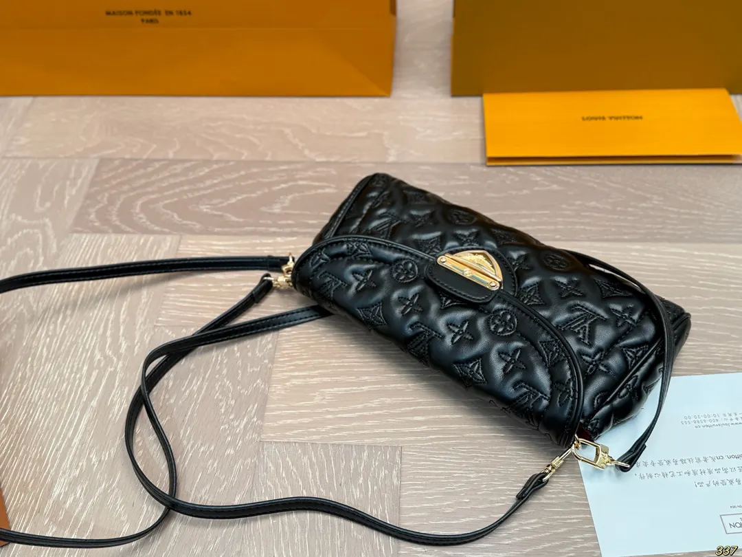LV 盒 金盾曼哈顿中古腋下包 小金扣占据视觉感 复古腋下背款