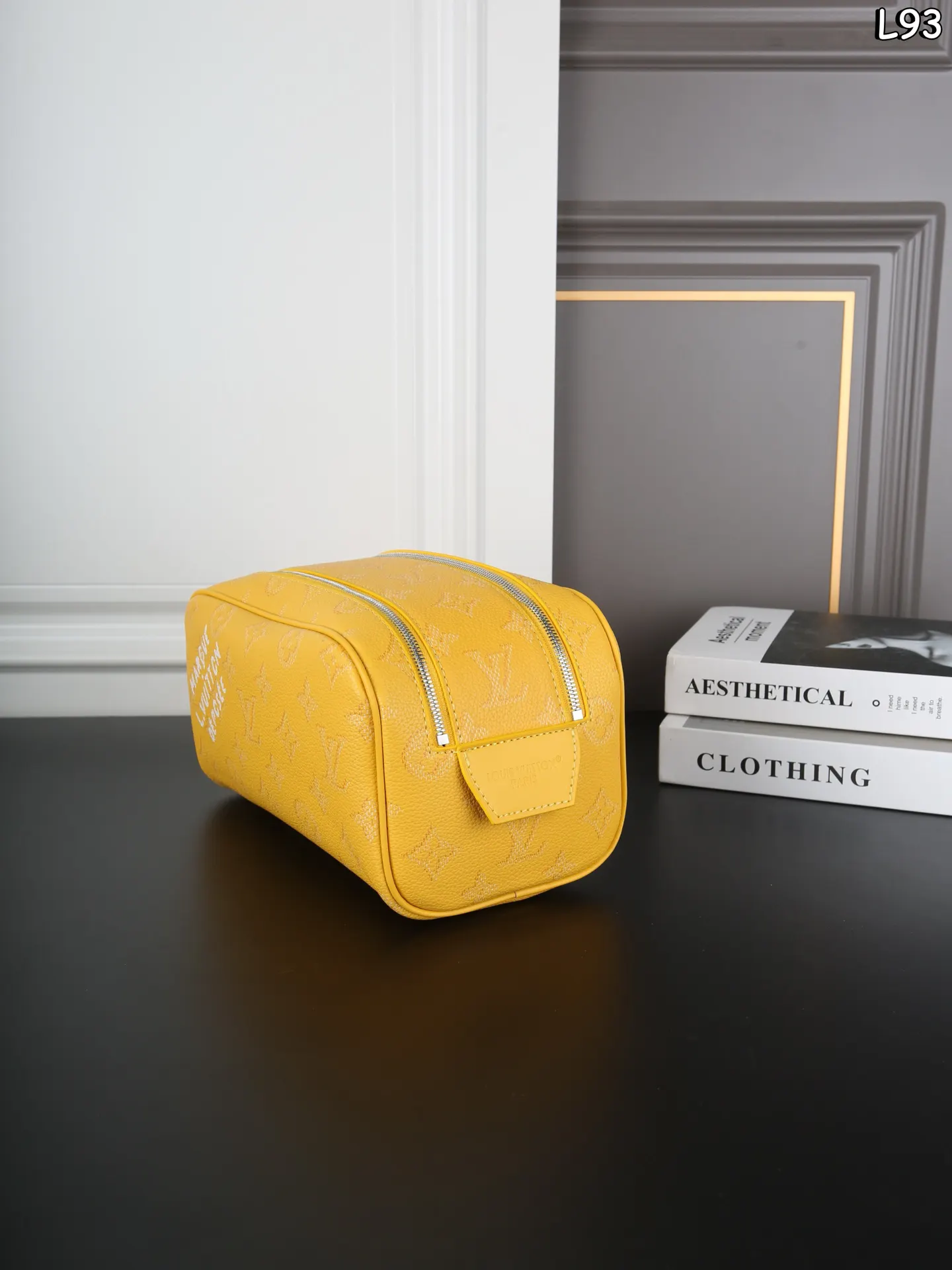 LV 墨绿 Dopp Kit 涂鸦 洗漱包 多巴胺色 化妆包 便携收纳款