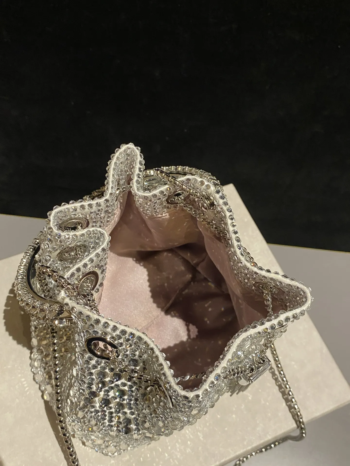 JIMMY CHOO BON BON系列标志款手提包 鏈條包 精致鏈條款(數字9) JIMMY CHOO BON BON系列标志款手提包 鏈條包 精致鏈條款(數字9)