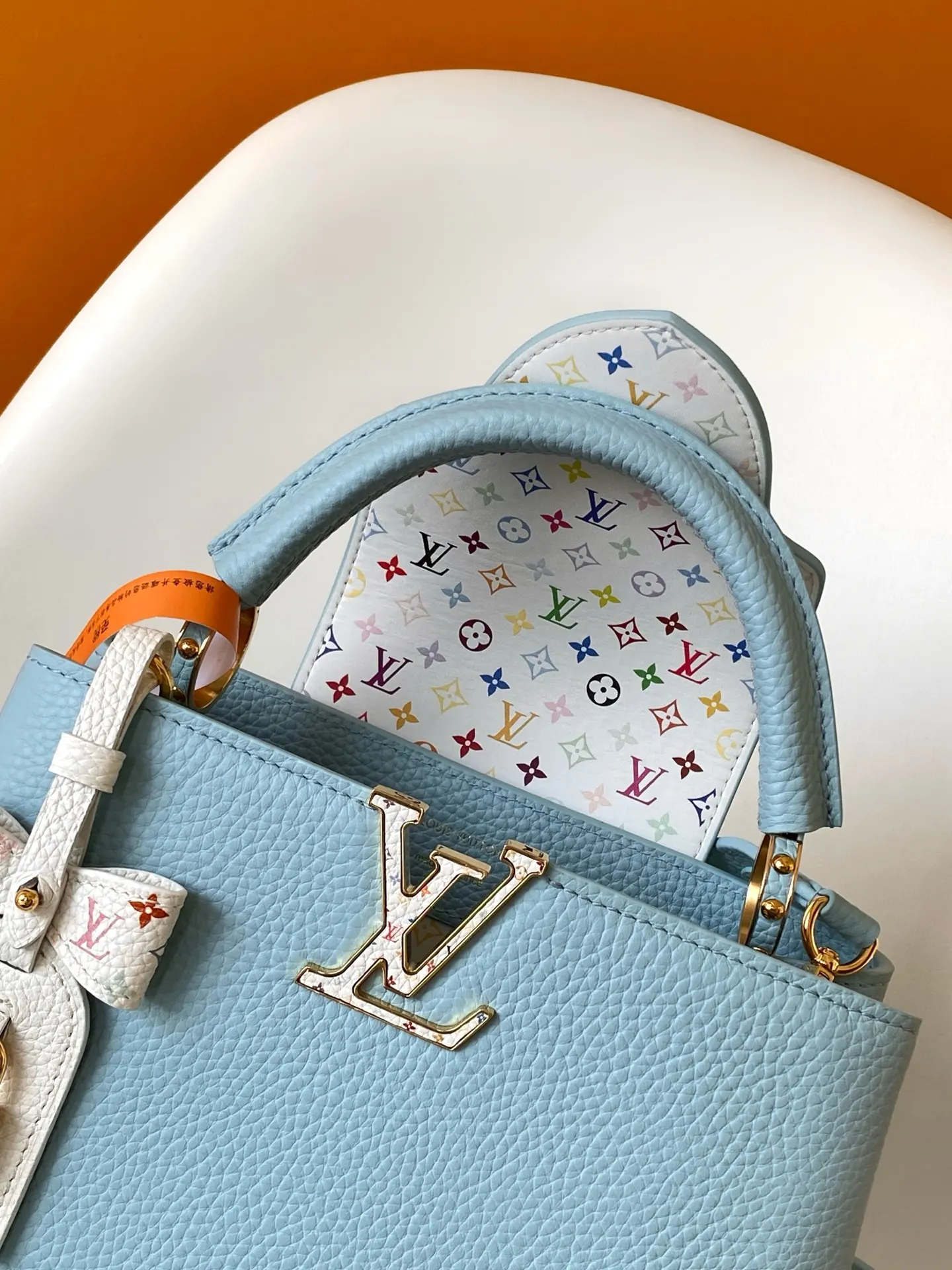 LV 黑色 白色 牛皮 字母和可拆卸 Mo肩带浸染明丽色调 致 收纳包 旅行收纳款