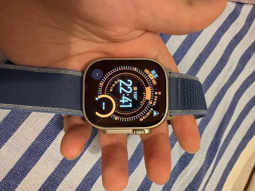 更新迭代 上线 Ale Watch Ultra 手表 经典腕表款