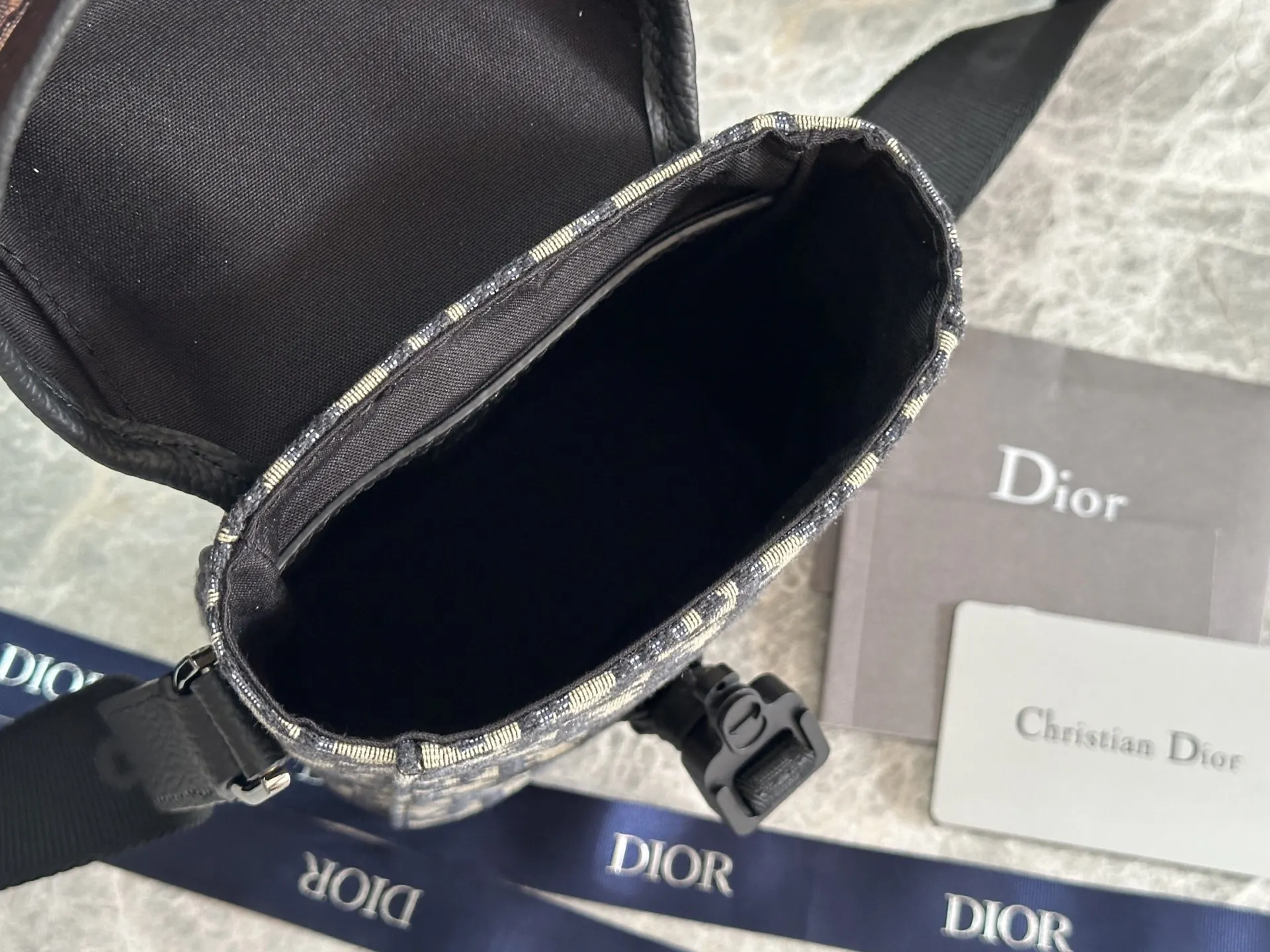 Dior 黑色蕾丝镂空水桶包 斜挎