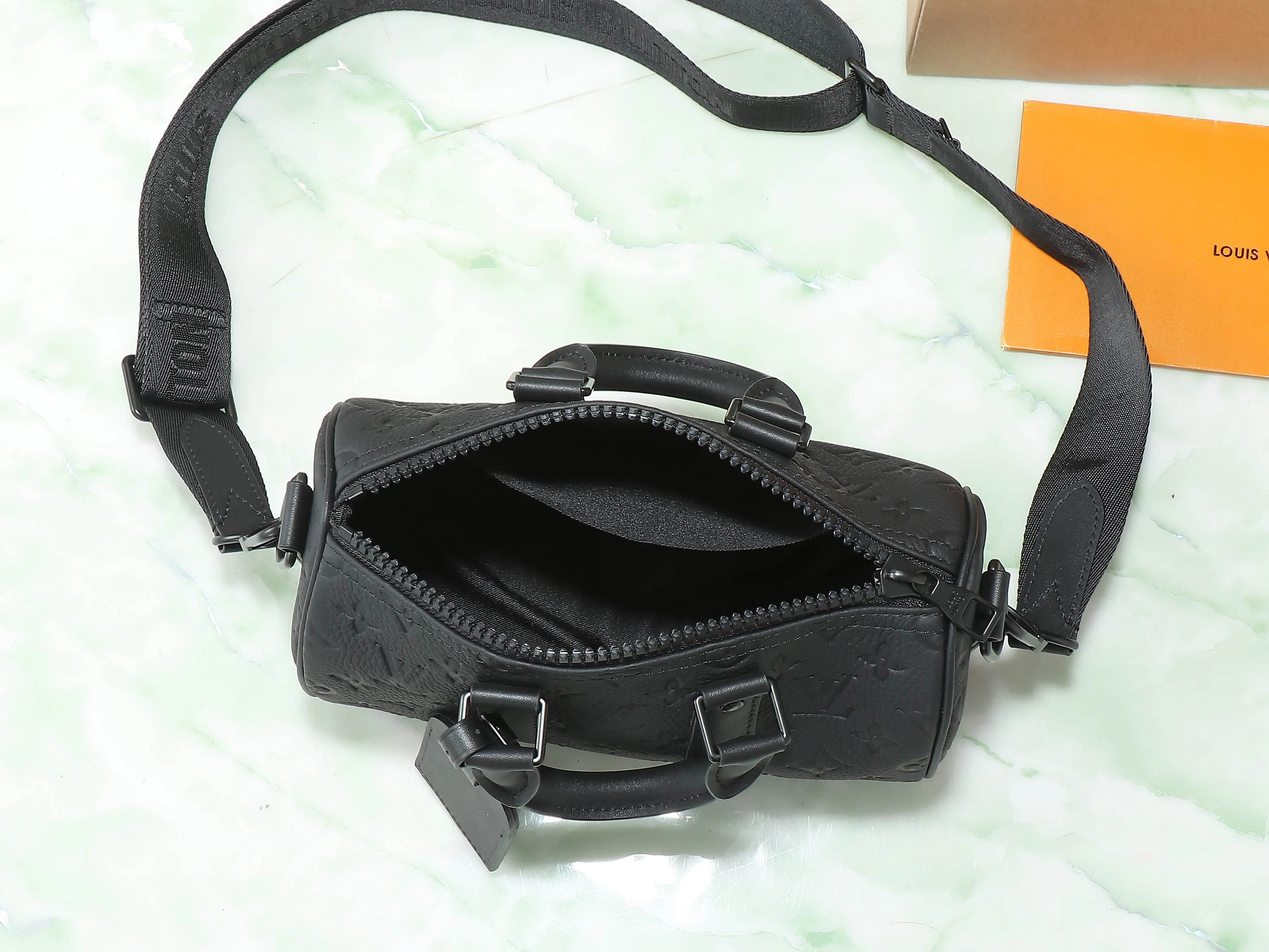 LV Keepall 黑色 旅行袋 大容量出行款(數字11) LV Keepall 黑色 旅行袋 大容量出行款(數字11)